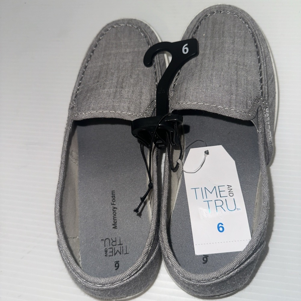 Time & Tru Women's 6 Slip On Boat Surf Moc Shoes Grey Memory Foam. New & Tag.